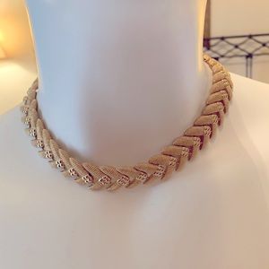 Choker and earring set.